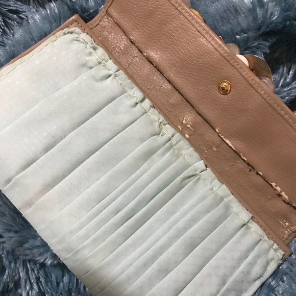 Handmade button collage wallet - Picture 3 of 8